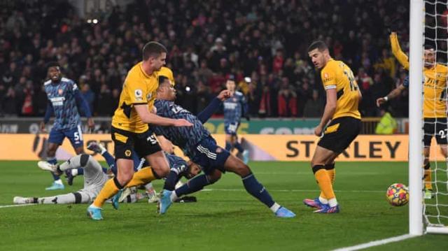 乐鱼体育-枪手啃下争四硬仗！马丁内利“同时”两黄下场活久见