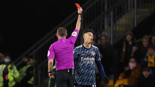 乐鱼体育-枪手啃下争四硬仗！马丁内利“同时”两黄下场活久见